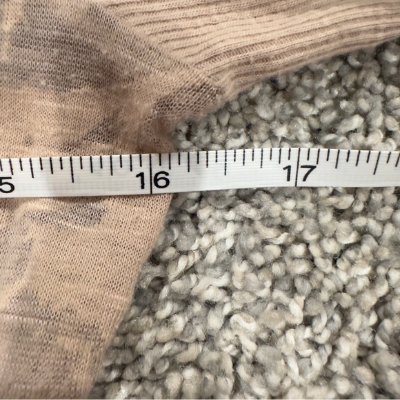 BKE Beige Lace & Chevron Long Sleeve Top | Women’s Size L | Layering Piece - Picture 6 of 6